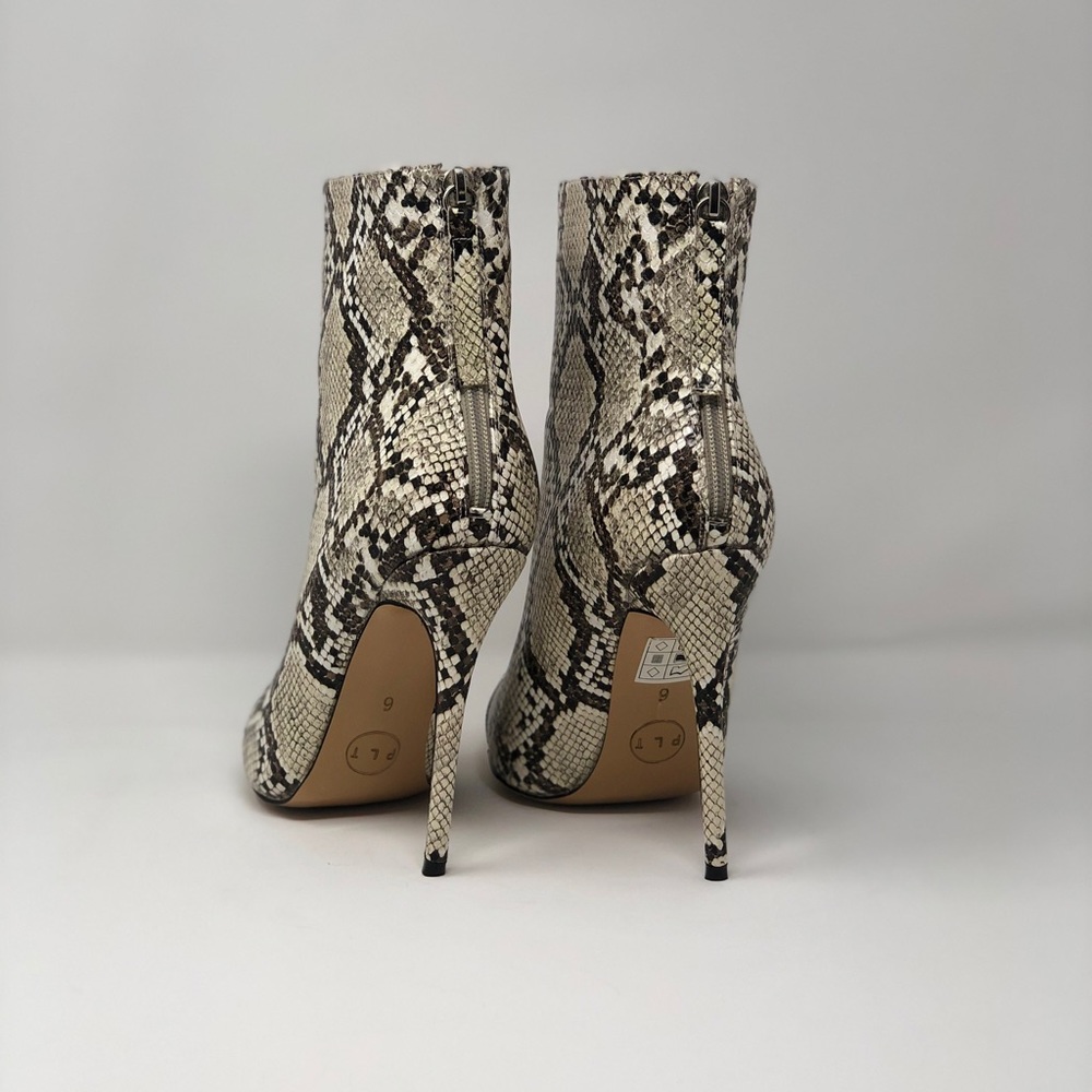 PrettyLittle Thing faux snakeskin boots. Size 9 - Picture 5 of 7